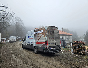 Zateplení stropu dřevostavby bungalovu pomocí foukané izolace